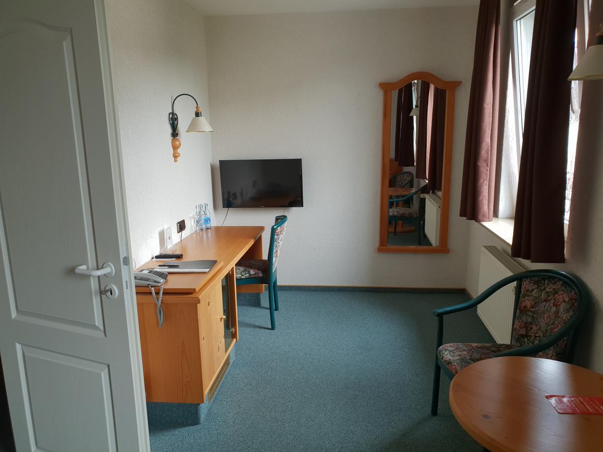 Hotel Gruener Baum Bretzenheim Экстерьер фото